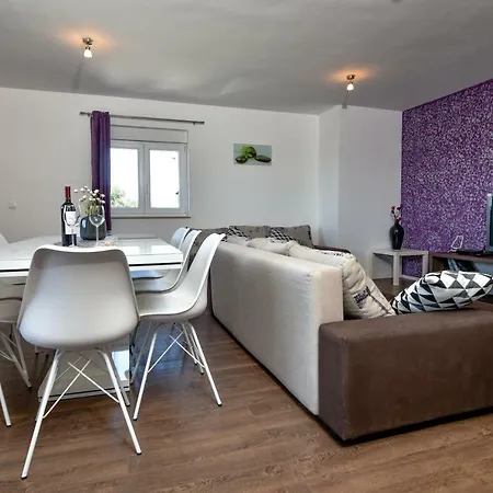 Lucija Apartament *
