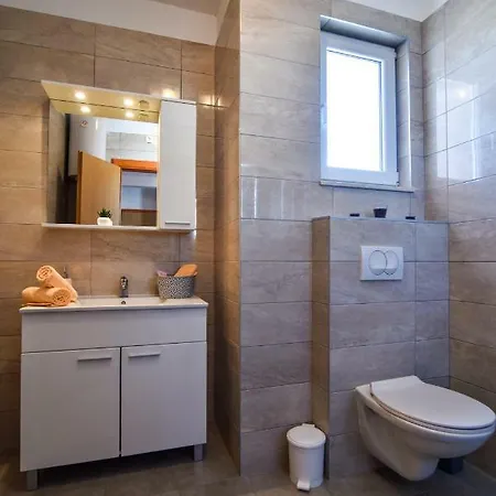 Apartament Lucija *